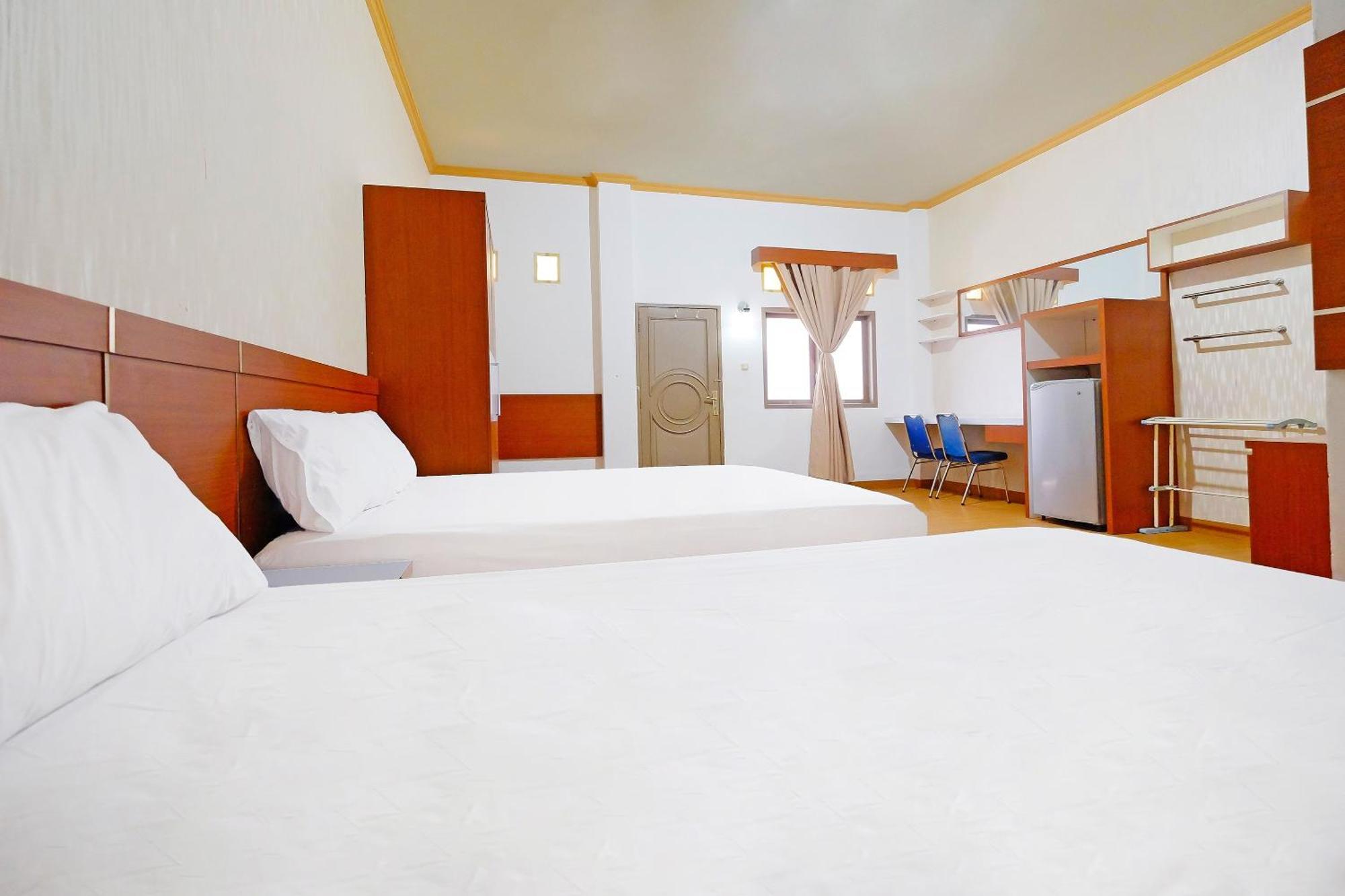 Collection O 91046 Hotel Remaja Indah Masamba ภายนอก รูปภาพ